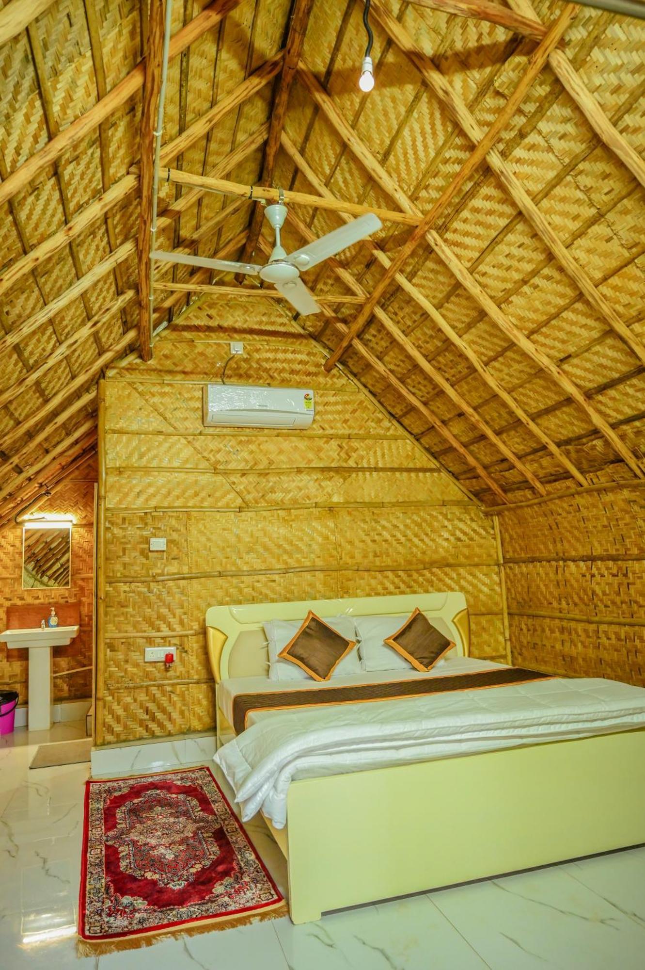 Tamarind Tree Way Side Amenities Hotel Hospet Exterior photo
