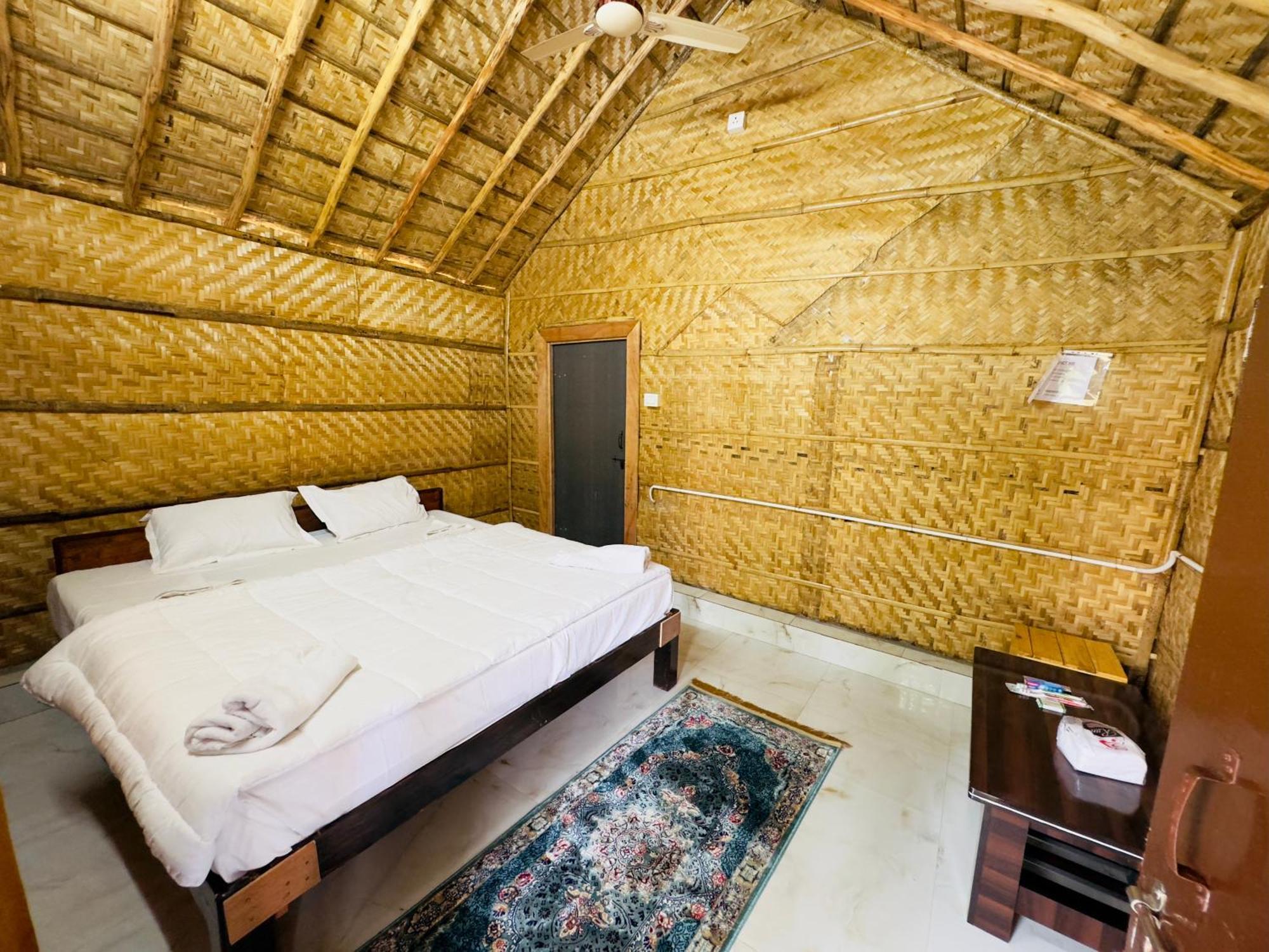 Tamarind Tree Way Side Amenities Hotel Hospet Exterior photo